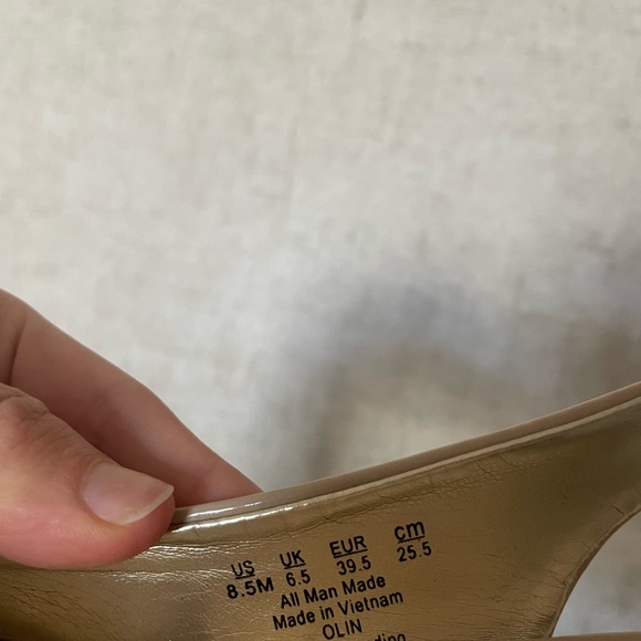 High heels - Picture 4 of 6